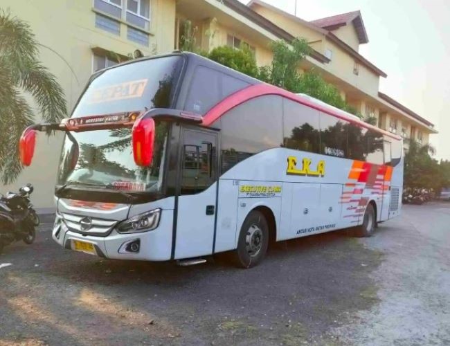 Eka Bus Surabaya Semarang - Photo by Joglo semar