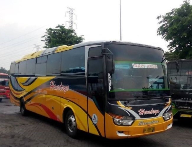Handoyo Bus Surabaya Semarang - Photo by X @yogie_ferdianz