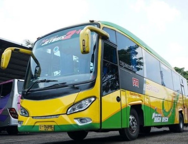 Sari Indah Bus Surabaya Semarang - Photo by RedBus