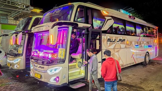 Muji Jaya Bus Semarang Jakarta - Photo by X@Dhian Linus
