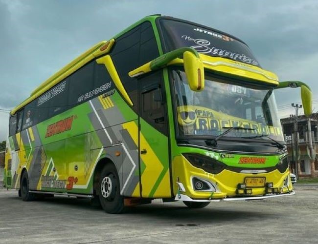 Zentrum Bus Semarang Jakarta - Photo by RedBus